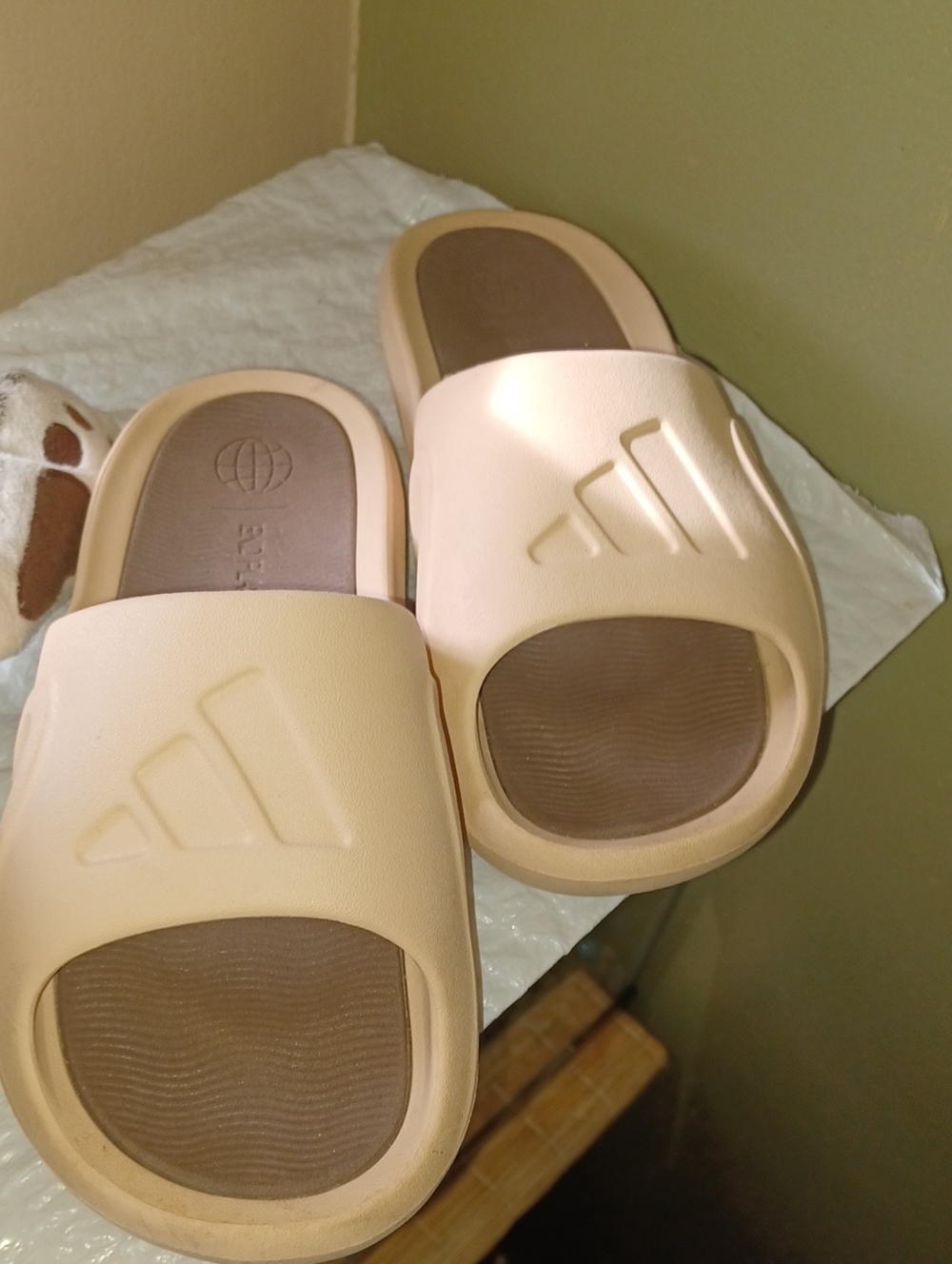 Adidas Slides Women 8 Men 7